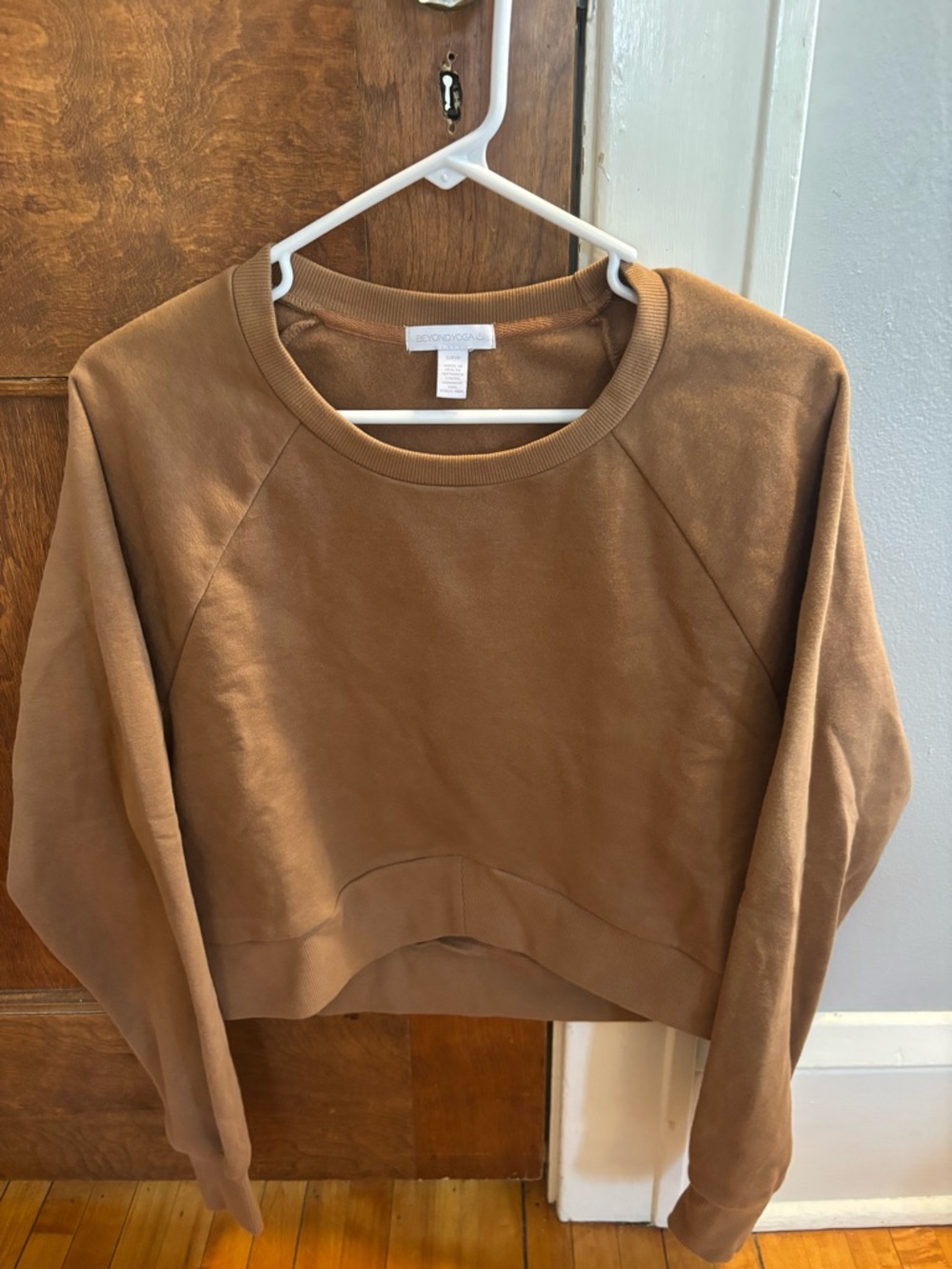 NWT Beyond Yoga Cropped Crewneck Sweatshirt - Brown - Picture 2 of 4